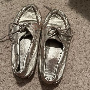 Good condition golf metallic sperrys.